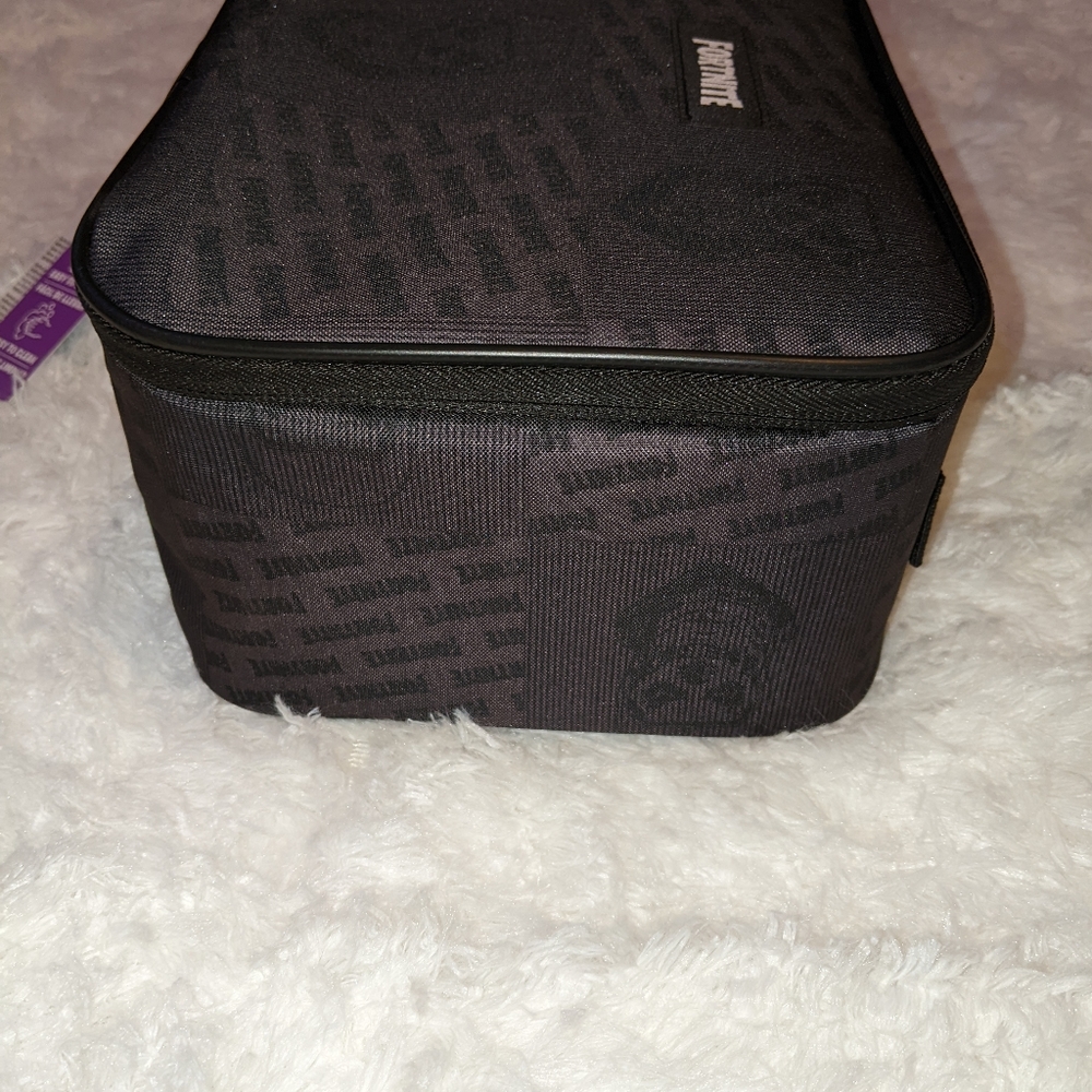 Nwts Fortnite black skull lunch box - Picture 13 of 16